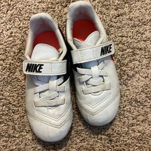 NIKE boys cleats